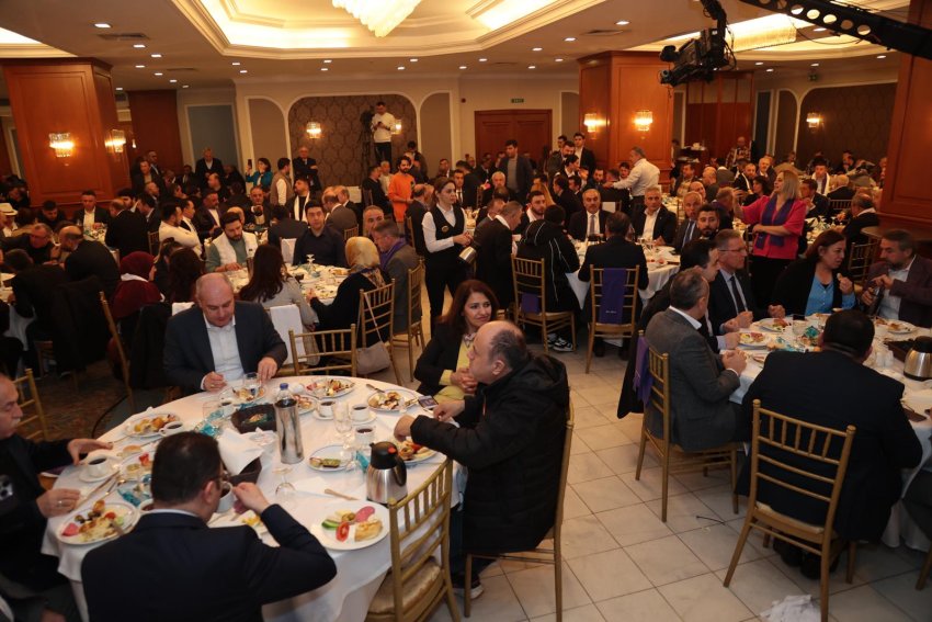 İSTANBUL'DA ENVER YILMAZ'A SEVGİ SELİ