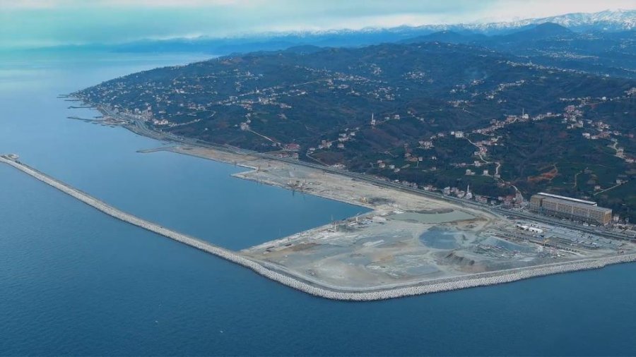 Rize'de İyidere Lojistik Limanı inşaatı sürüyor