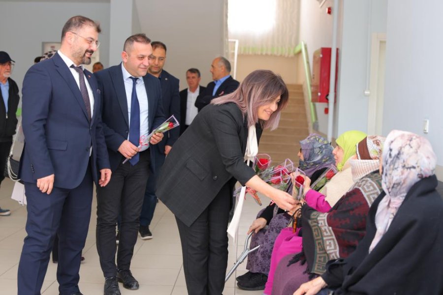 Bayburt’ta huzurevi sakinlerinin Yaşlılar Haftası kutlandı