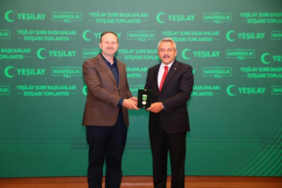 Rize Valisi Baydaş'a Yeşilay'dan Bağımsızlık Neferleri Üstün Hizmet Madalyası