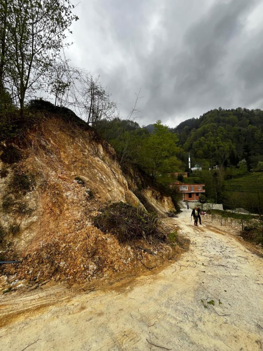 Trabzon'da şiddetli yağış heyelanlara neden oldu