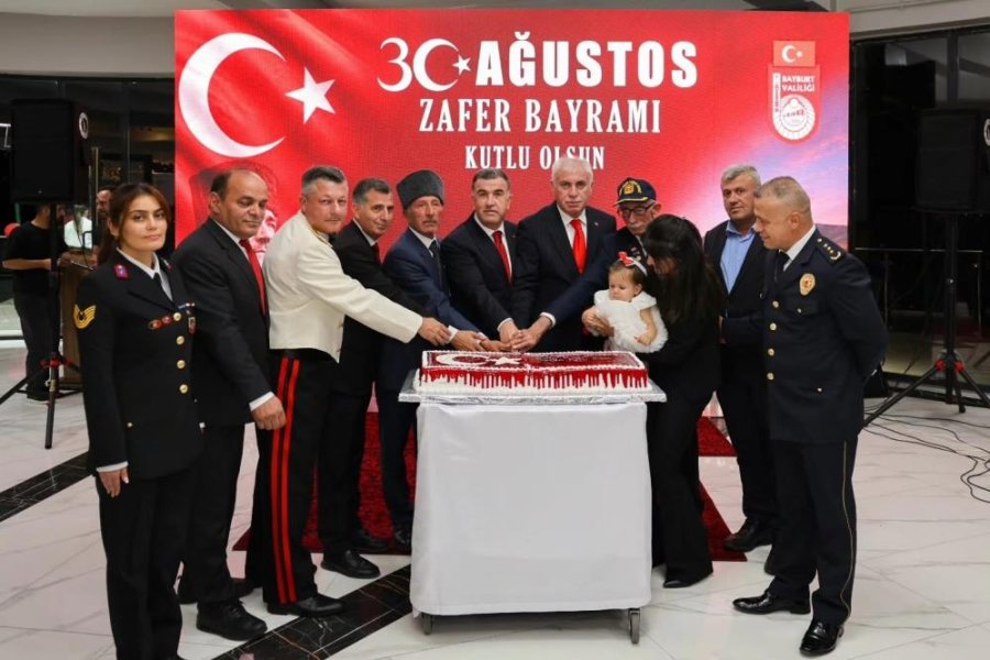 Bayburt'ta 30 Ağustos Zafer Bayramı resepsiyonu düzenlendi